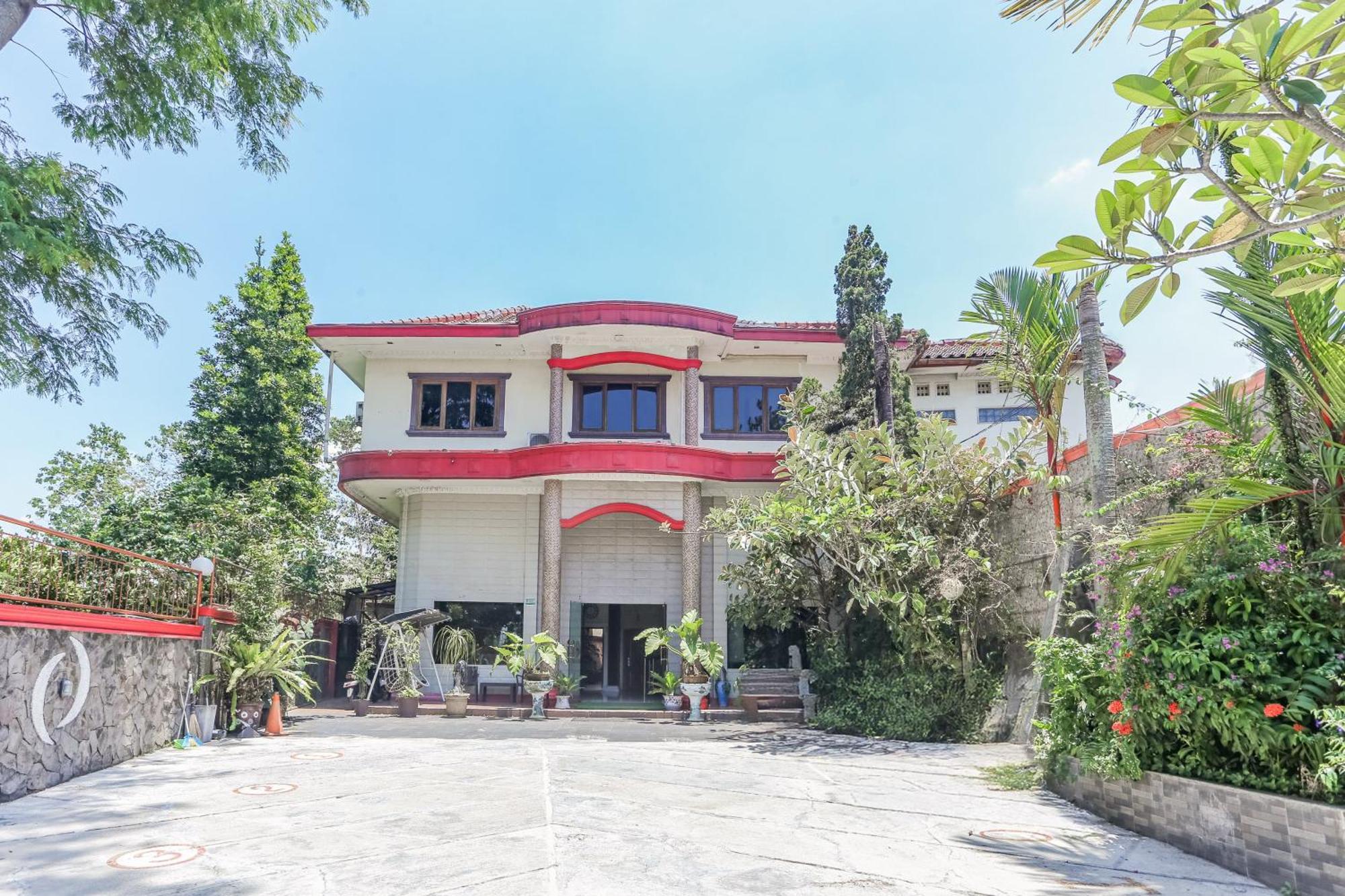 Collection O Puncak Bogor Near Taman Safari Indonesia Formerly Hotel Andalus Exterior photo